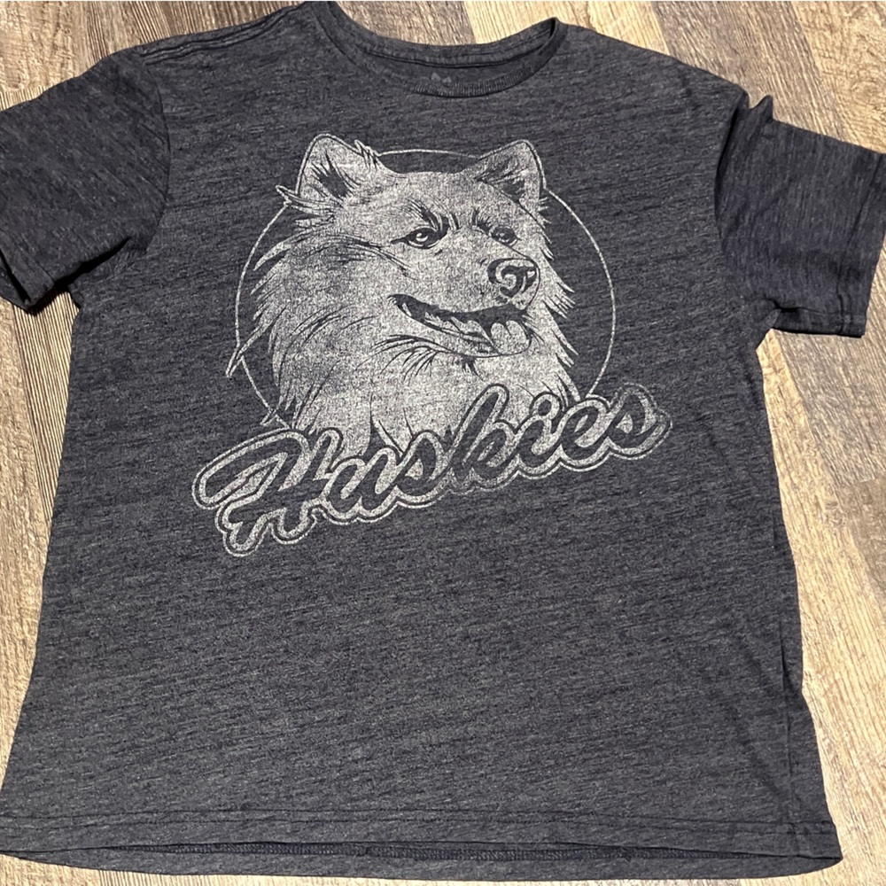 Huskies Graphic Tee